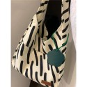 Niche high-quality zebra pattern canvas bag female 2022 new large-capacity tote bag student class shoulder bag